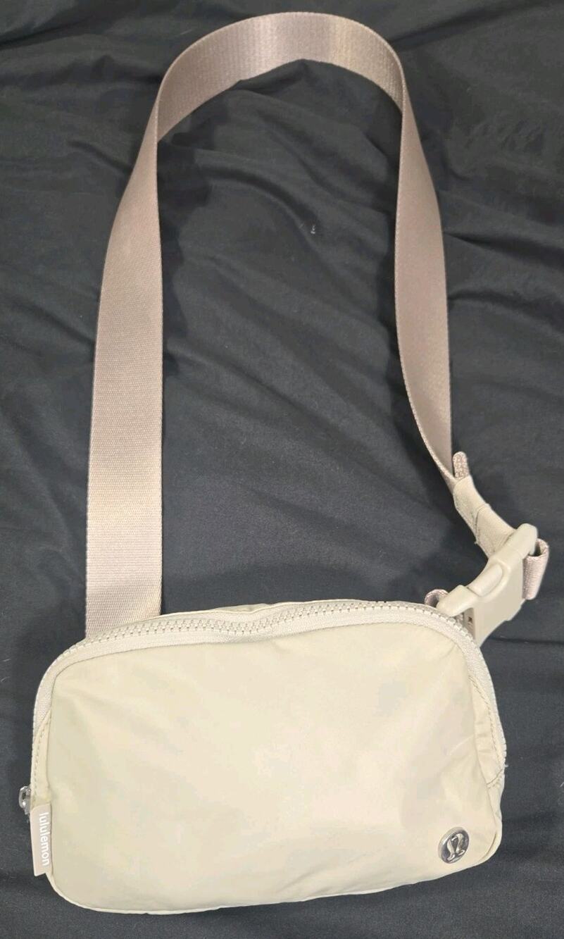🤍 Authentic Lululemon Everywhere Belt Bag